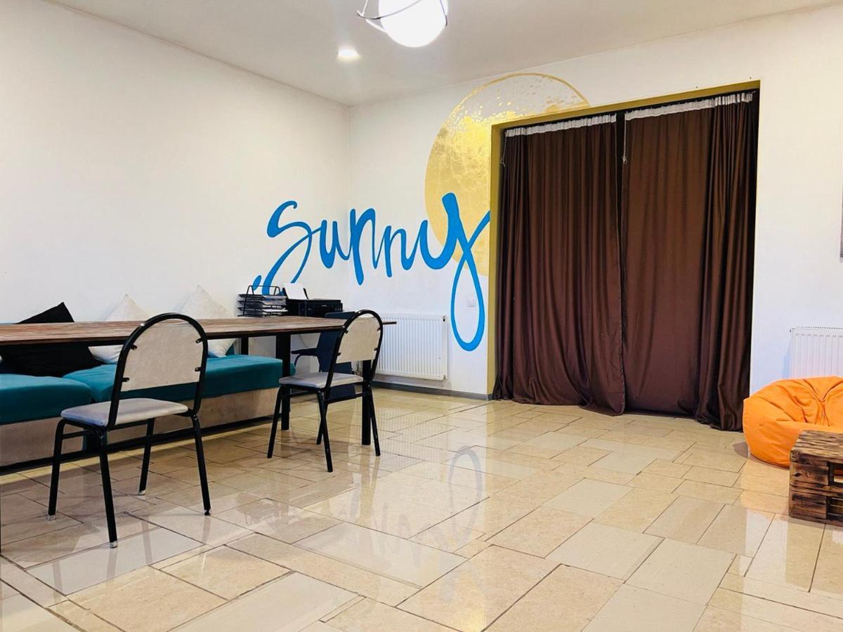 Sunny Hostel Tiflis Exterior foto
